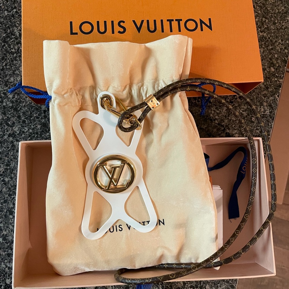 Louis Phone Holder